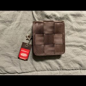 Harvey’s Seatbelt Bag brown zip wallet.